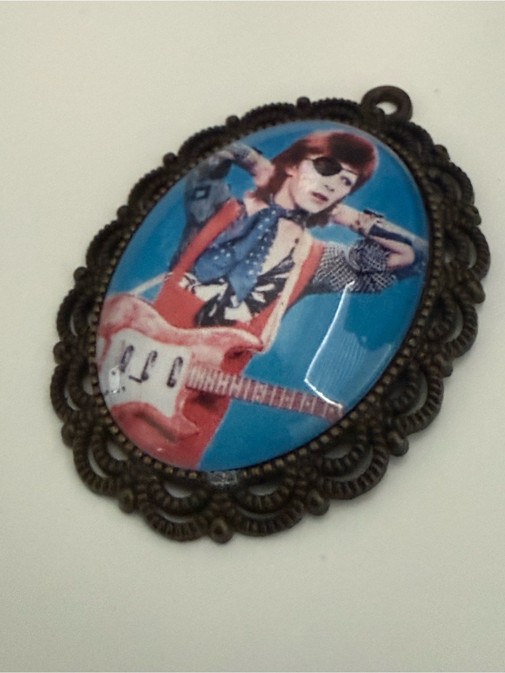 Unbranded David Bowie Oval Pendant - (diamond dogs/ Halloween Jack) - Picture 4 of 4